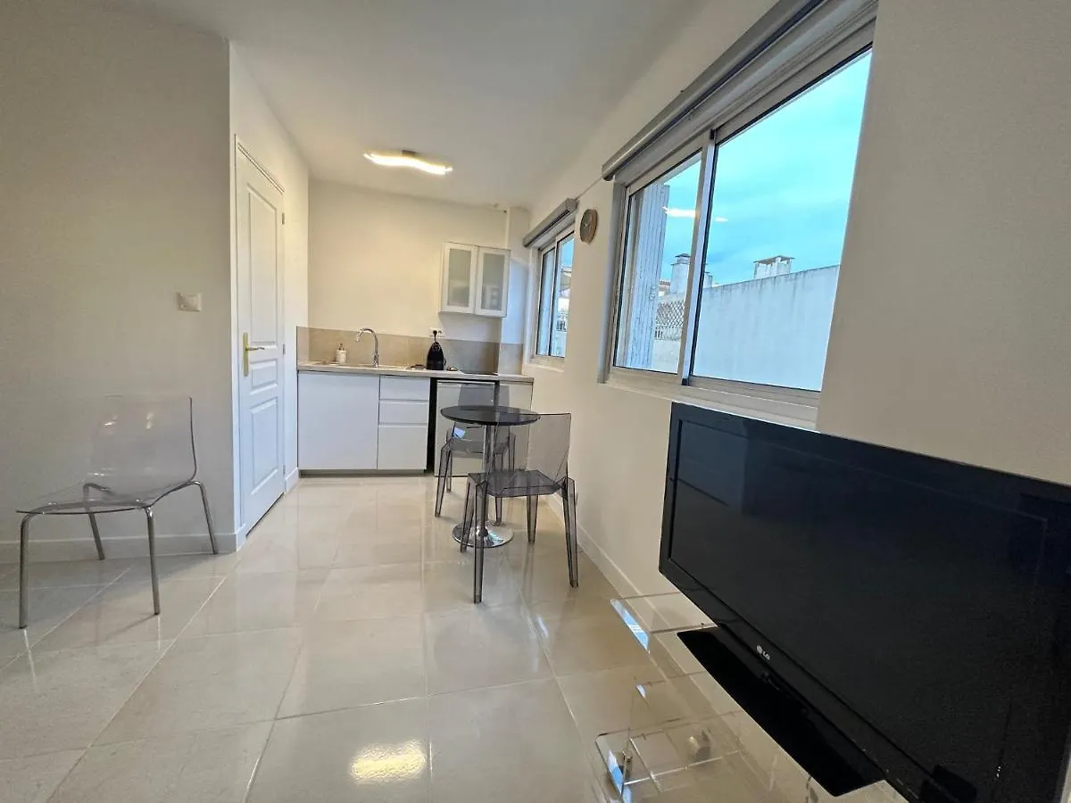 Cannes Carnot 2 France