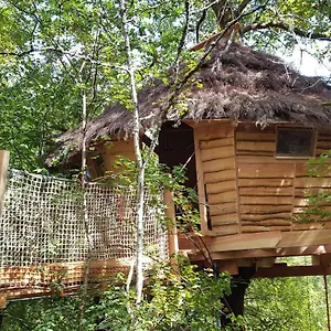 https://cabane-dans-les-arbres-les-lutins.midi-pyreneeshotels.com