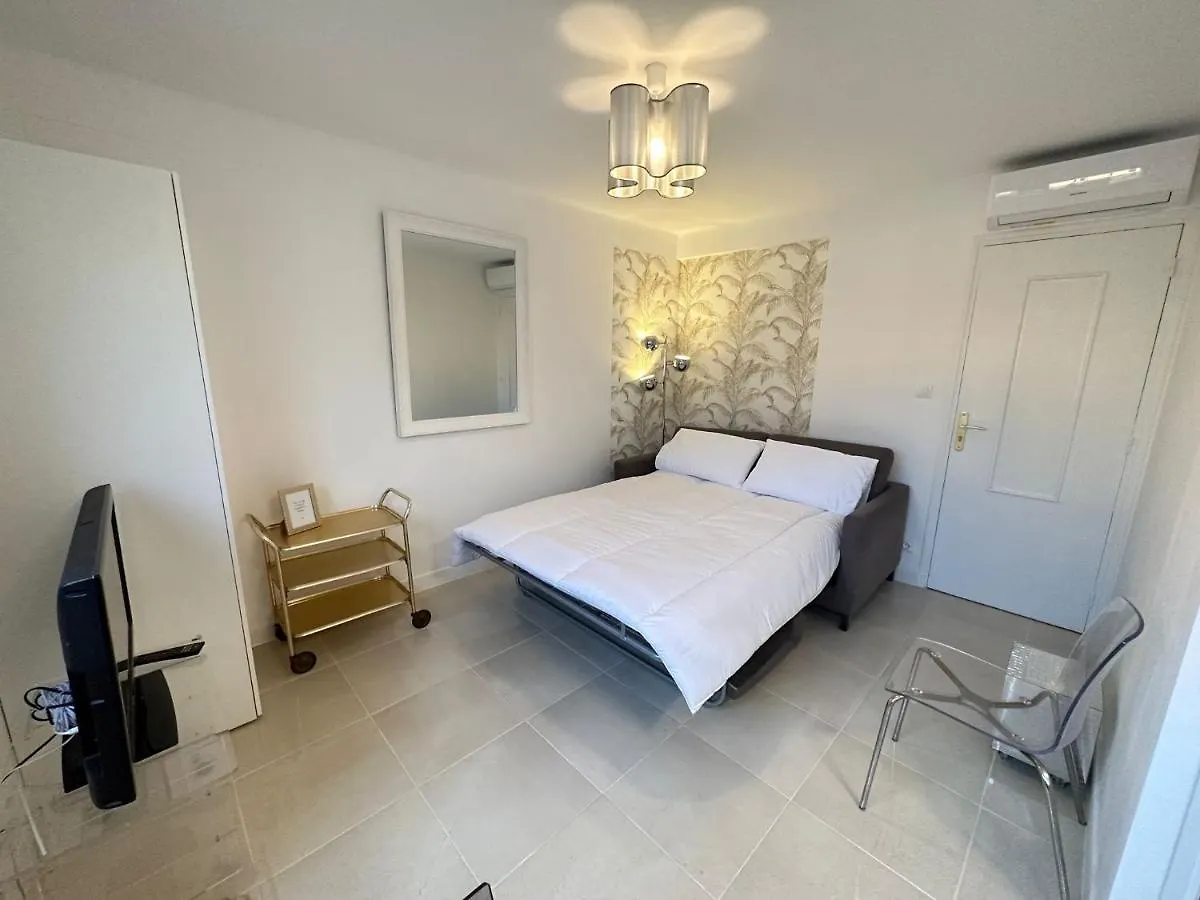 Cannes Carnot 2 France